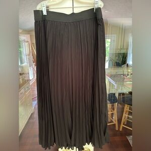 Elegant Black Pleated Skirt